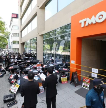 ‘티메프 사태’ 14개월, 미정산에 빚 떠안아…“누가 죽어야 눈길 줄지”