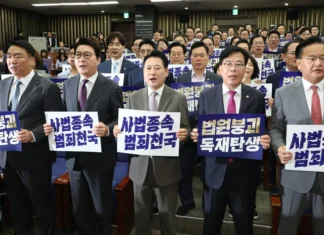 기독교계 원로들, 정부 견제 ‘SOS’ 장동혁에 “계엄의 강 건너시라”