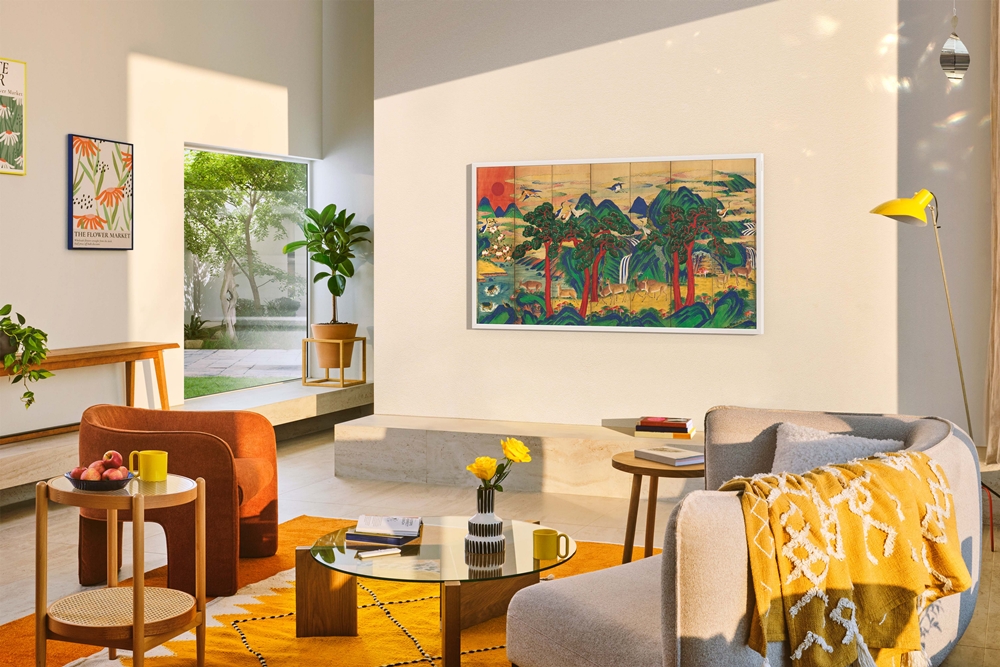 삼성전자 삼성 아트 스토어를 통해 이건희 컬렉션의 십장생도를 감상할 수 있다.