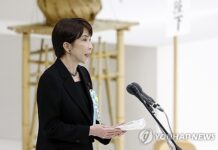 다카이치 야스쿠니 신사 ‘공물 봉납’에…외교부 “깊은 실망과 유감”